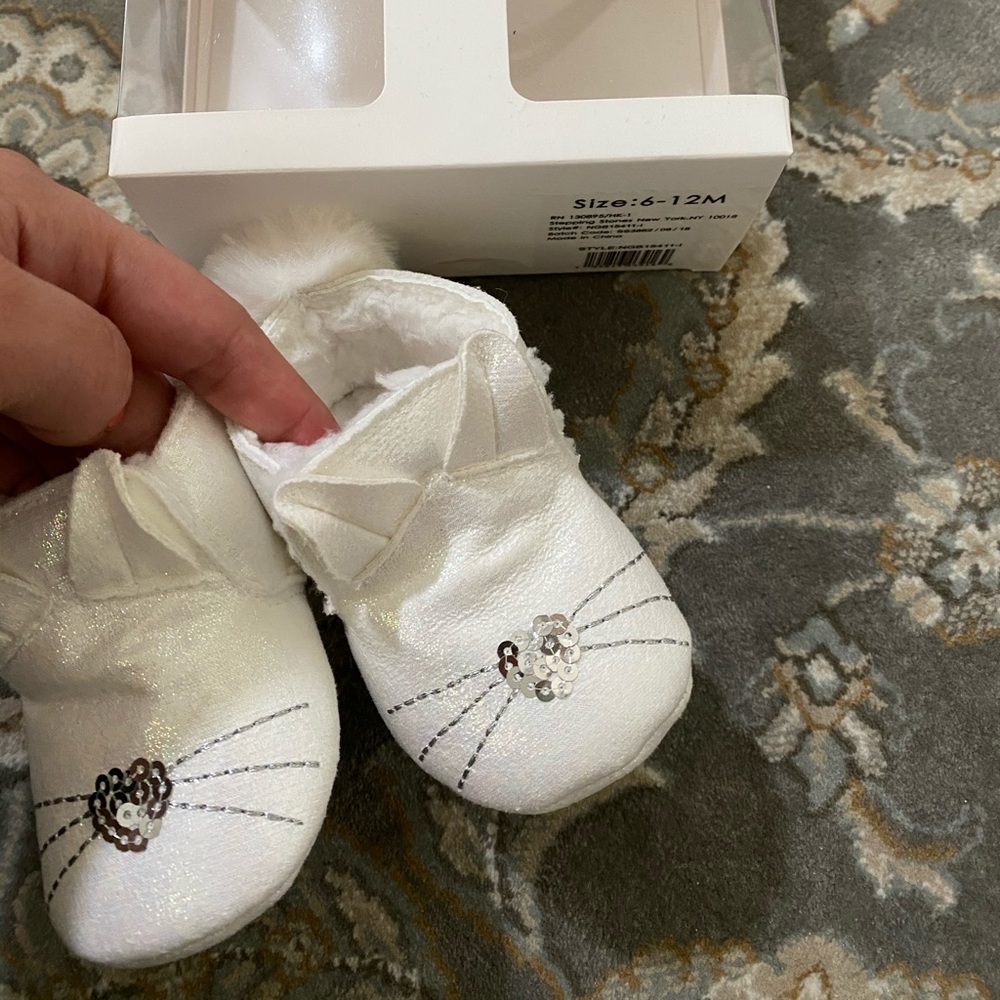 Nicole Miller booty slippers